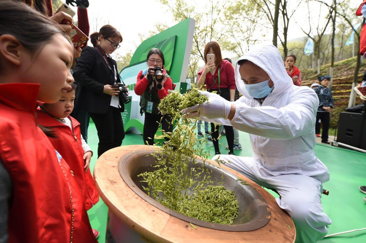 江蘇溧陽茶葉批發市場溧陽天目湖度假區烏峰茶園黃金茶多少錢一斤