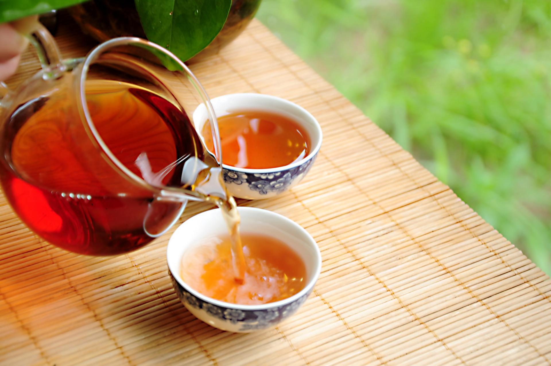 黑茶葉的功效與作用井水沖茶變黑色有毒嗎