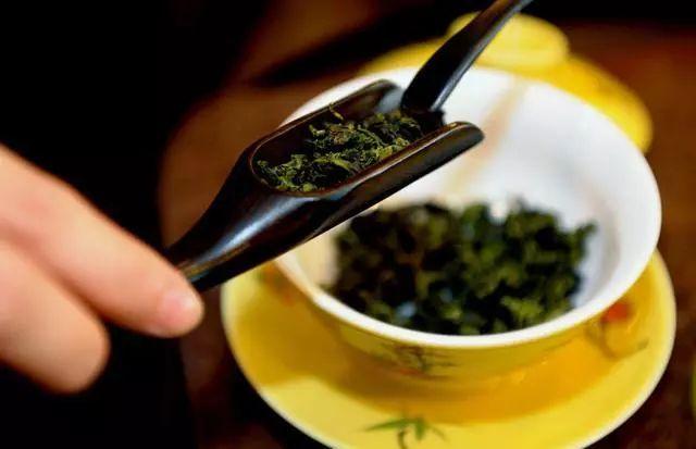 鐵觀音茶葉有什么功效與作用鐵觀音到底是屬于什么茶呢
