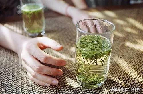 茶葉水有什么作用和功效洗頭發是直接從山上的泉水接過來飲用的